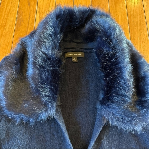 Banana Republic Half Button Down V-Neck Faux Fur Collar Navy Blue Wool Sweater S - Picture 4 of 6